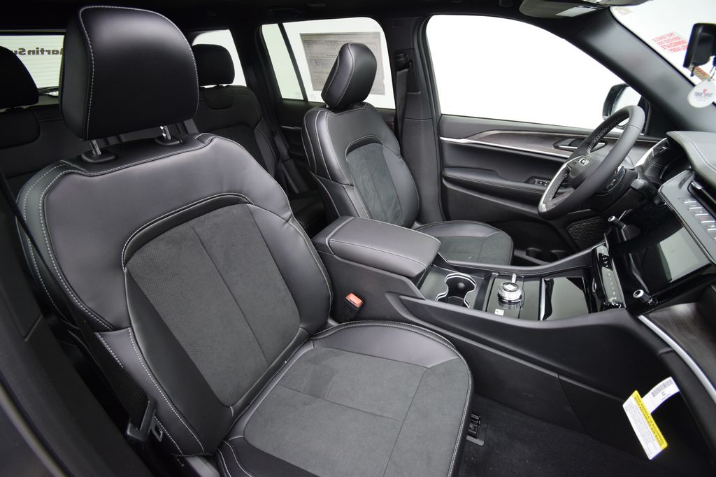 new 2026 Jeep Grand Cherokee car, priced at $46,442