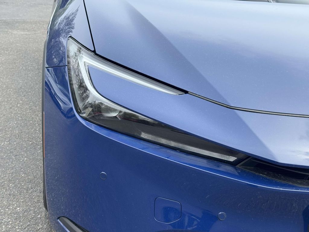 2025 Toyota Prius SE - Photo 6