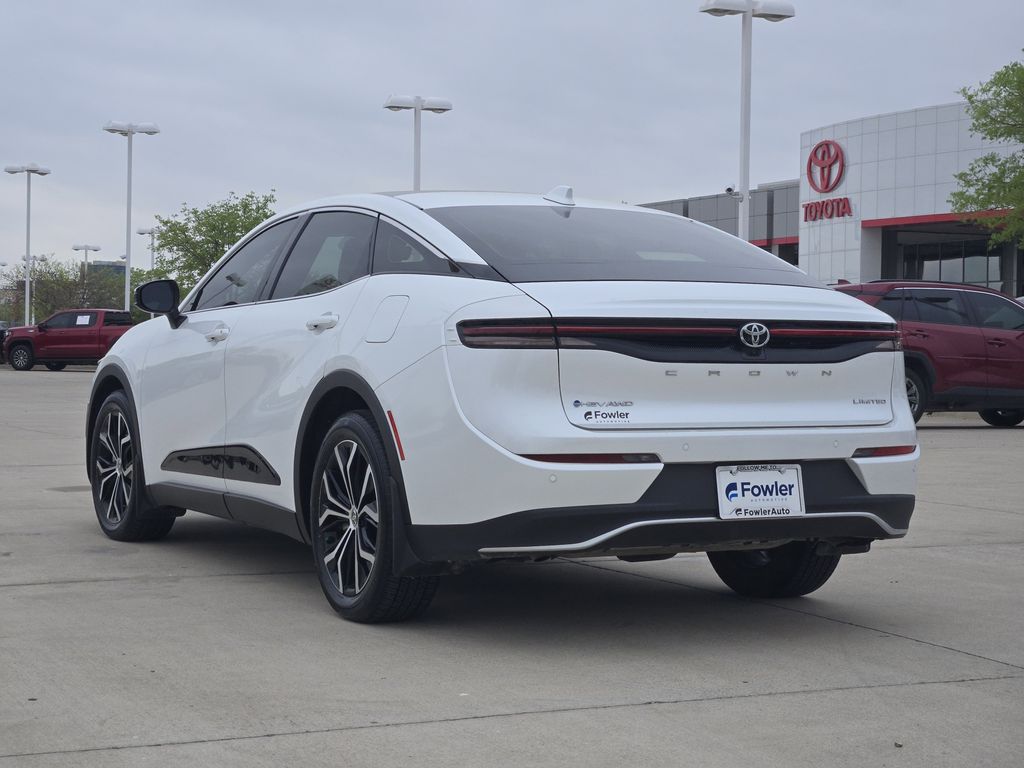 View vehicle photo 5