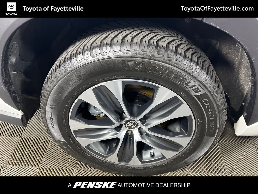 Thumbnail: 2022 Toyota Highlander - 16