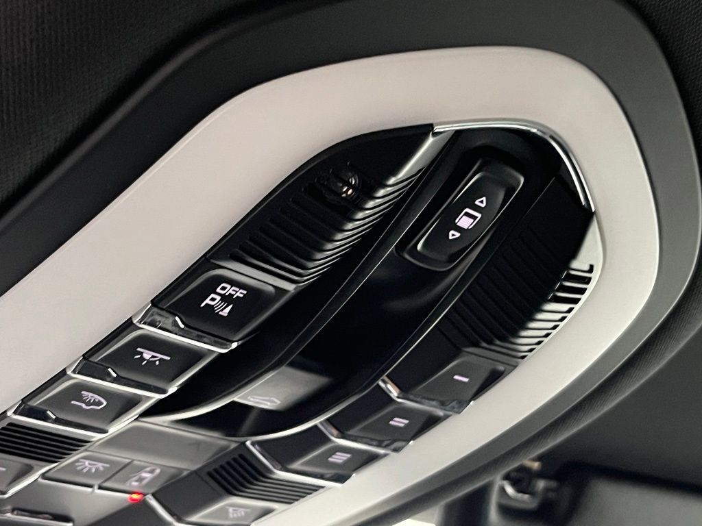 Thumbnail: 2024 Porsche Macan - 28