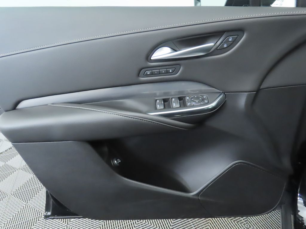 Thumbnail: 2025 Cadillac XT4 - 24