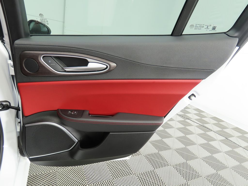 2019 Alfa Romeo Giulia Ti 28
