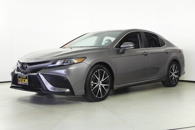 2022 Toyota Camry SE 2