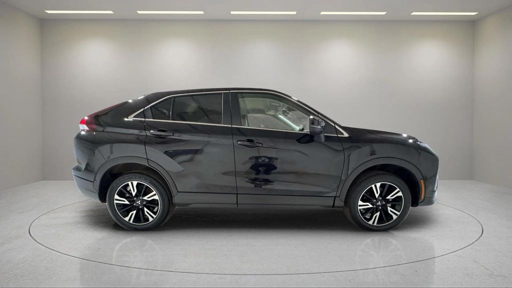 Used 2025 Labrador Black Pearl Mitsubishi SE image 2