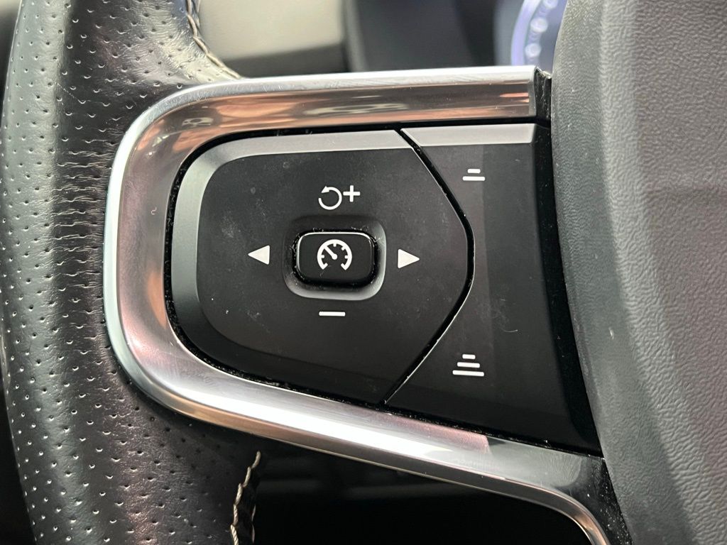 Thumbnail: 2021 Volvo XC40 - 19