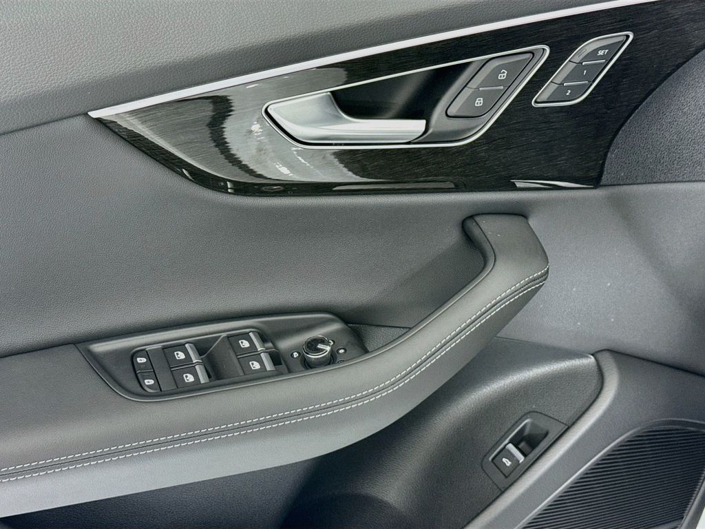Thumbnail: 2026 Audi Q8 - 23