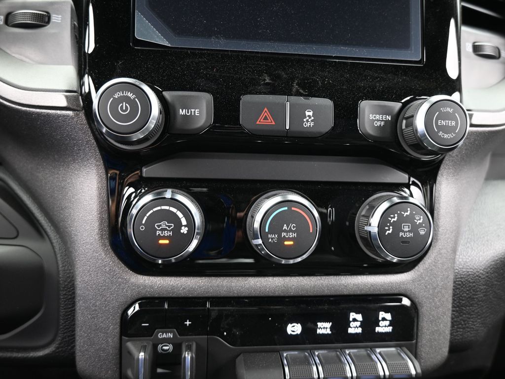 New 2026 Diamond Black Crystal Pearlcoat Ram Tradesman image 18