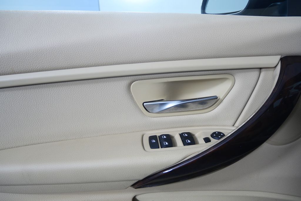 Thumbnail: 2013 BMW 3 Series - 9