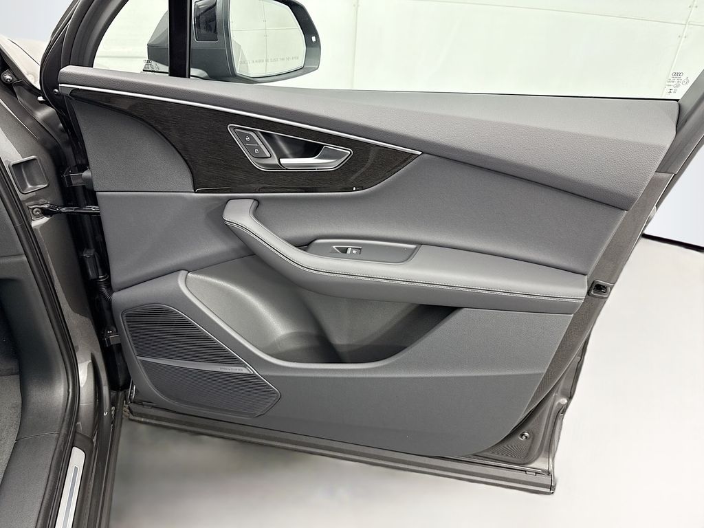 Thumbnail: 2026 Audi Q7 - 26