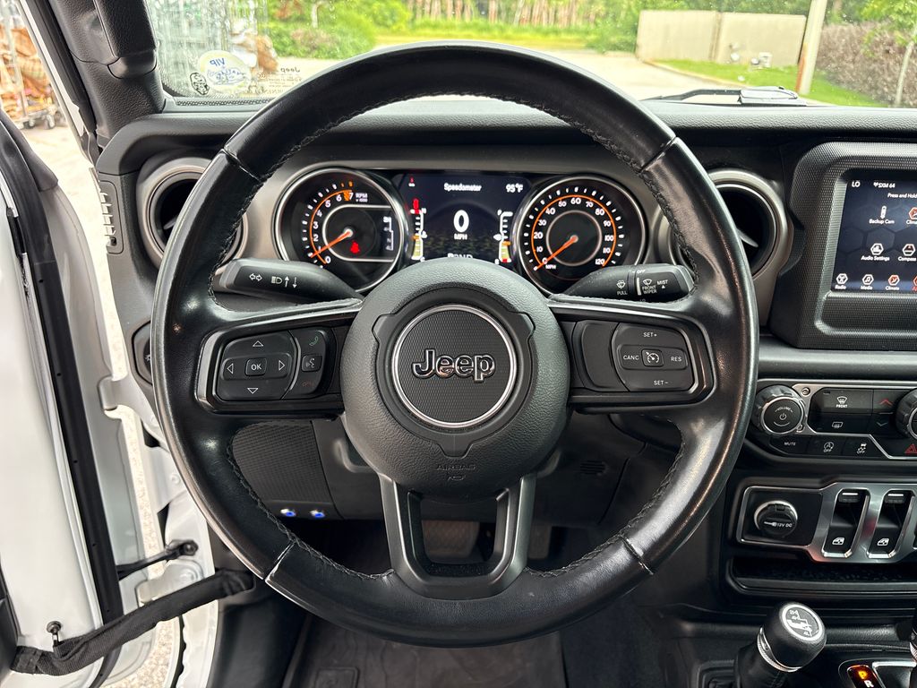 Used 2022 White Jeep Willys image 17