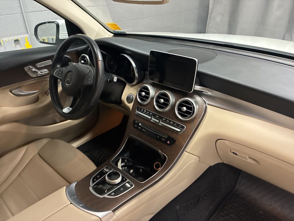 Used 2019 White Mercedes-Benz GLC 300 image 8
