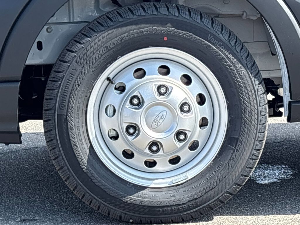 New 2026 Oxford White Ford Cargo Van image 36