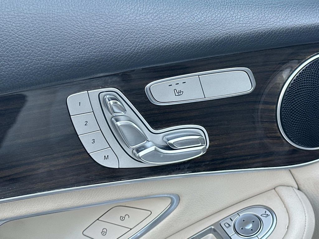 Thumbnail: 2018 Mercedes-Benz GLC - 28