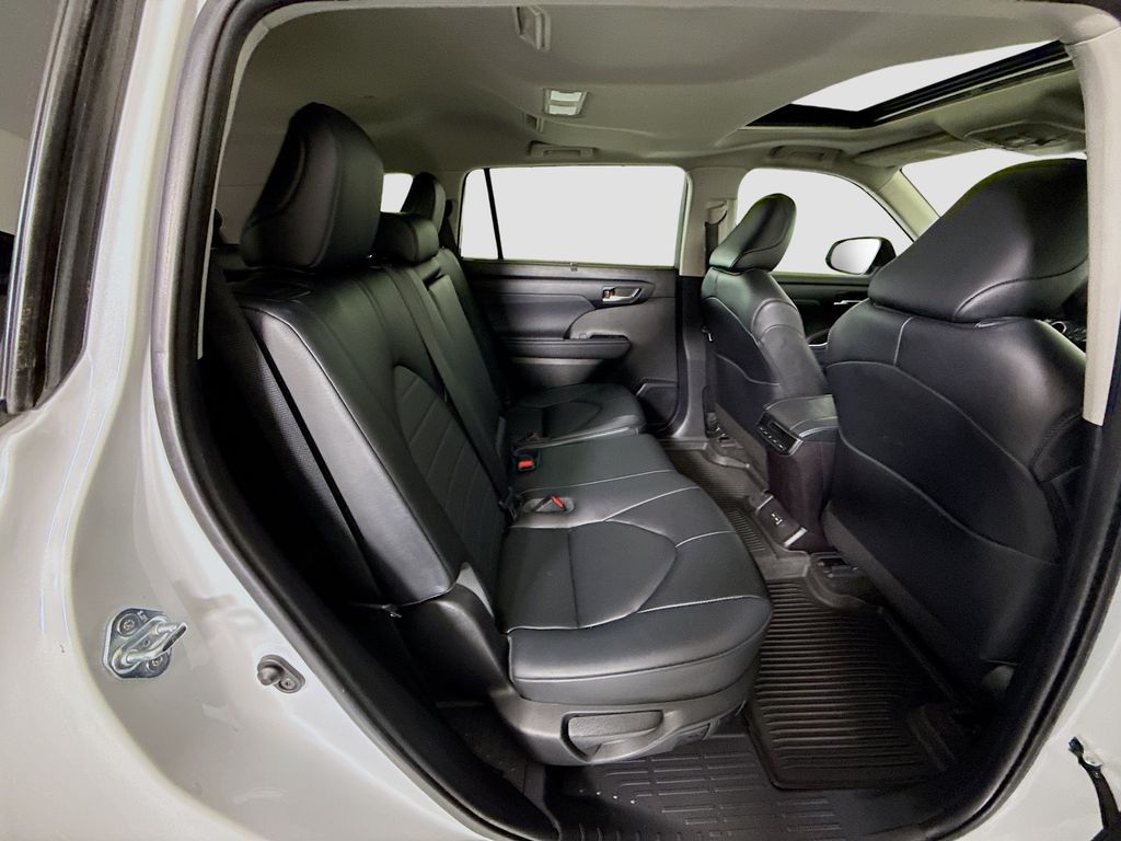 Thumbnail: 2023 Toyota Highlander - 22
