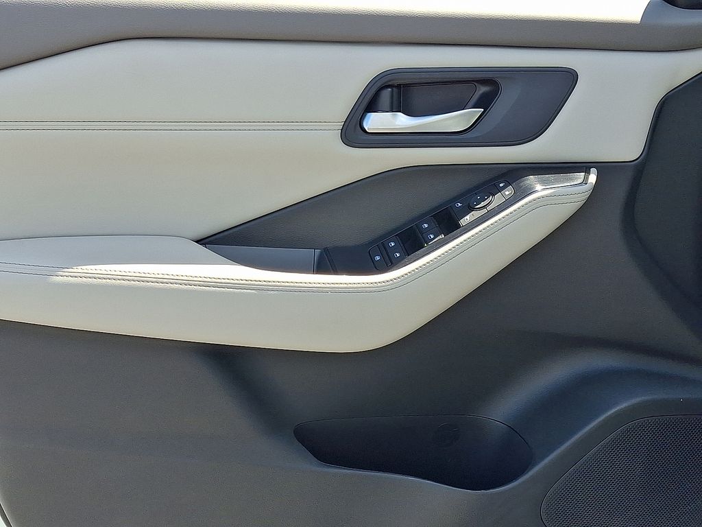2023 Nissan Rogue — photo 13