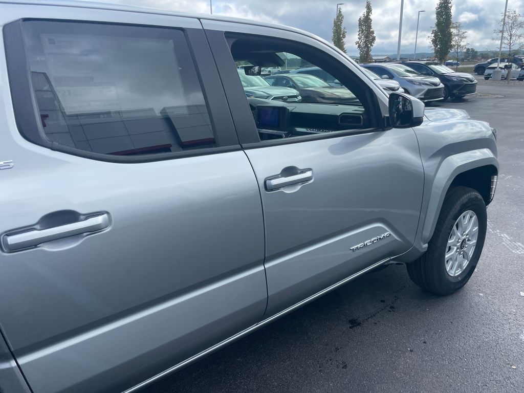 2025 Toyota Tacoma SR5 Double Cab photo 13