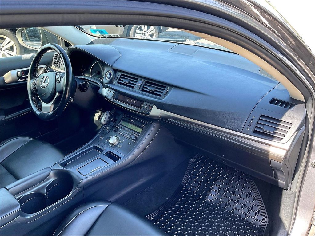 2016 Lexus CT — photo 14