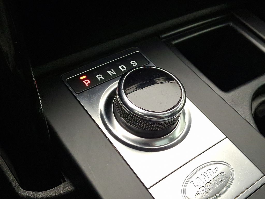 Thumbnail: 2019 Land Rover Discovery - 15