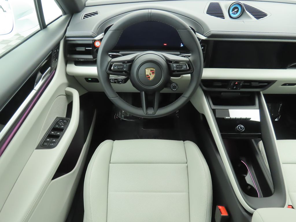 Thumbnail: 2025 Porsche Macan - 13