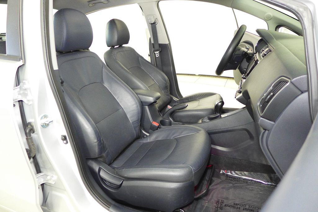 Thumbnail: 2016 Kia Rio - 19