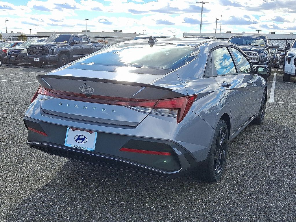 Thumbnail: 2026 Hyundai Elantra - 4