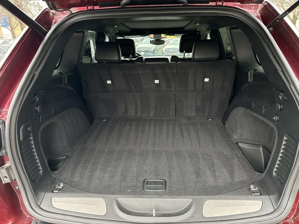 Thumbnail: 2019 Jeep Grand Cherokee - 25