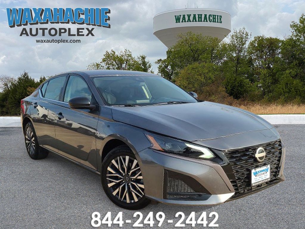 Gray (Gun Metallic) 2026 Nissan Altima Sedan All-Wheel Drive Continuously Variable Transmission