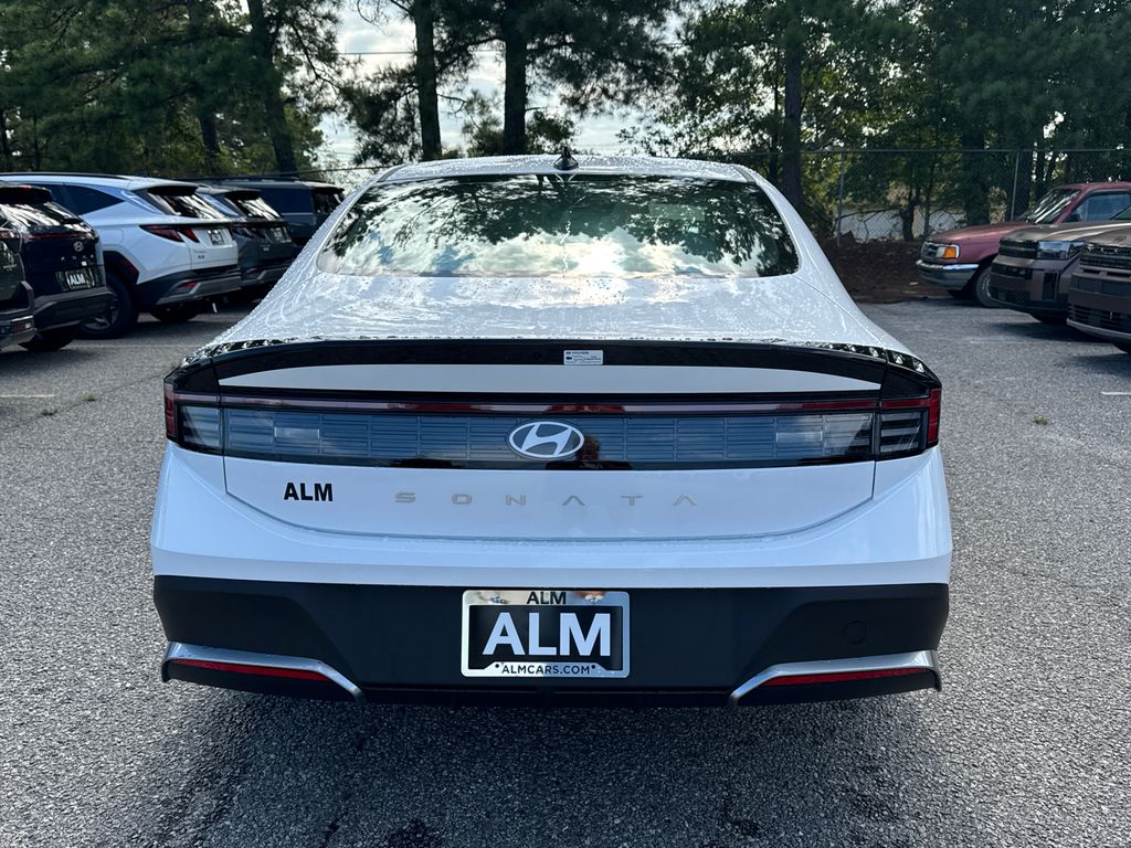 2025 Hyundai Sonata SE photo 4