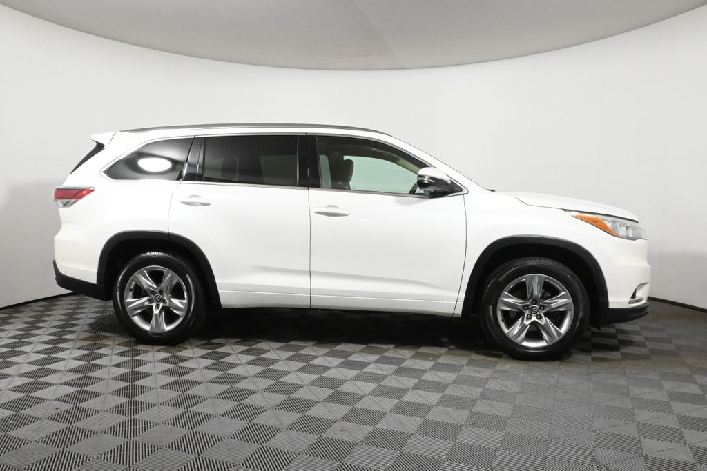 Thumbnail: 2016 Toyota Highlander - 9