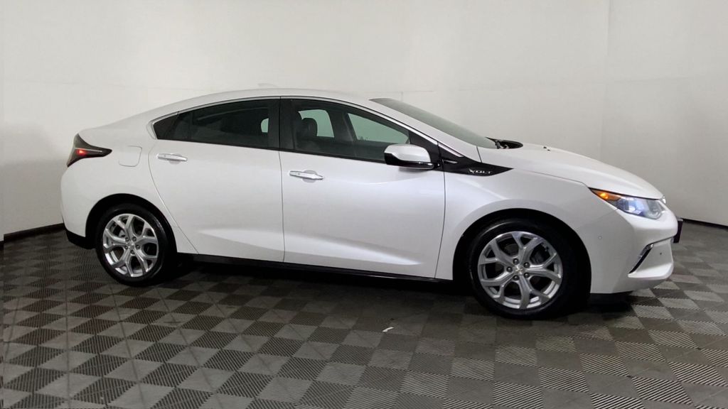 2018 Chevrolet Volt Premier 9