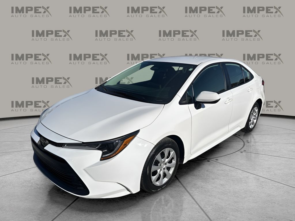 2024 Toyota Corolla LE's photo