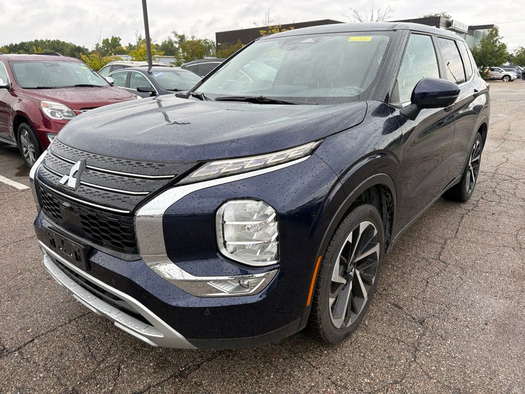 Blue 2024 Mitsubishi Outlander SUV / Crossover Front-Wheel Drive Continuously Variable Transmission