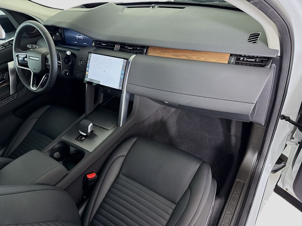 Thumbnail: 2025 Land Rover Discovery Sport - 18
