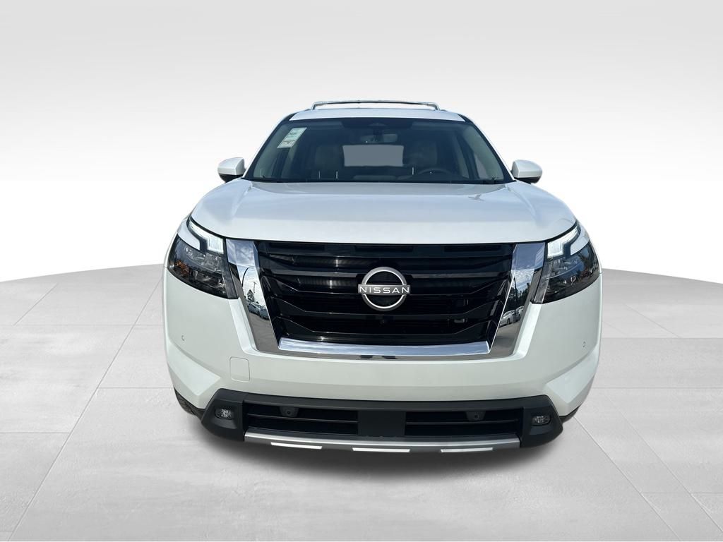 2025 Everest White Pearl Tricoat Nissan Pathfinder SL FWD SUV