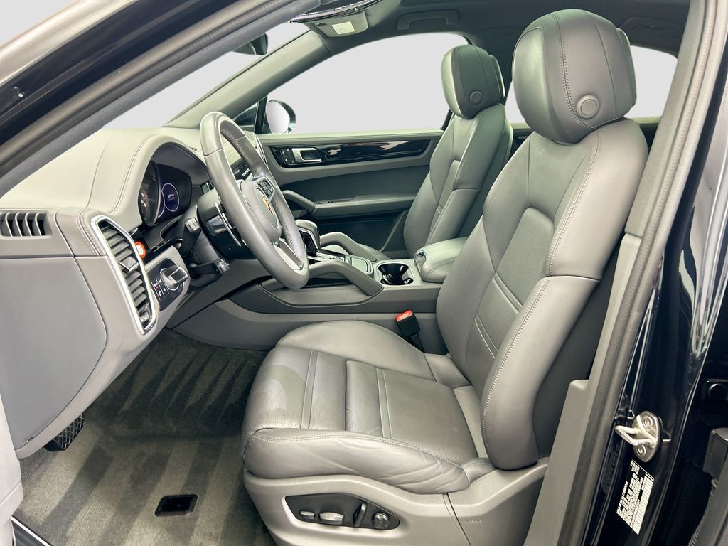 Thumbnail: 2022 Porsche  - 5