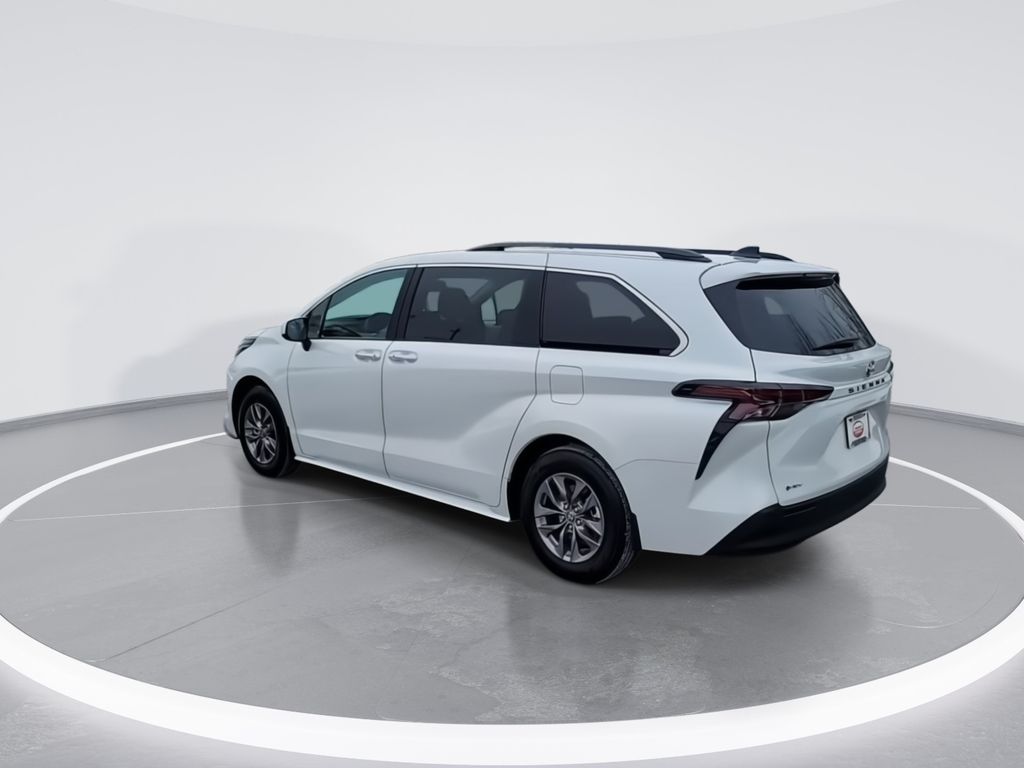 2025 Toyota Sienna XLE 6