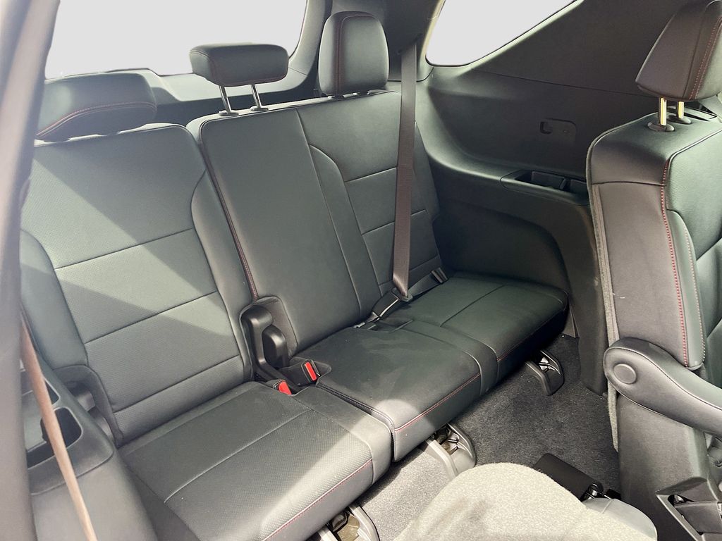 Used 2025 Gray Chevrolet Z71 image 28