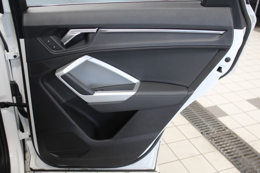Thumbnail: 2020 Audi Q3 - 27