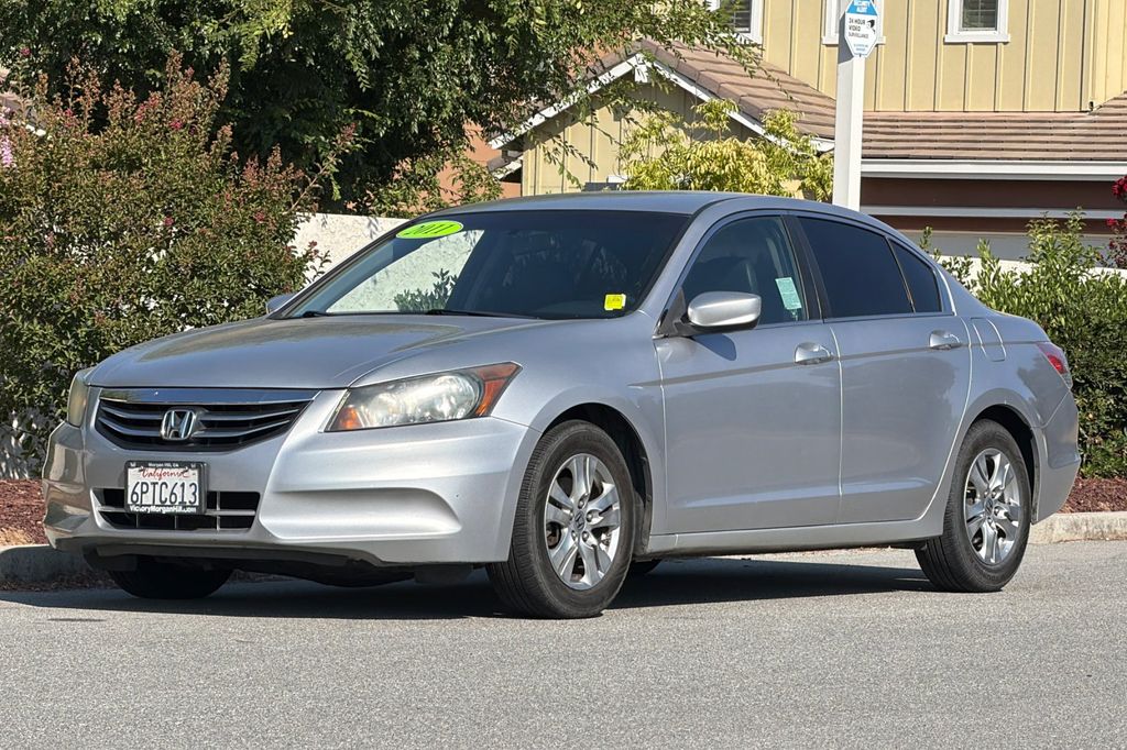 Used 2011 Alabaster Silver Metallic Honda SE image 8