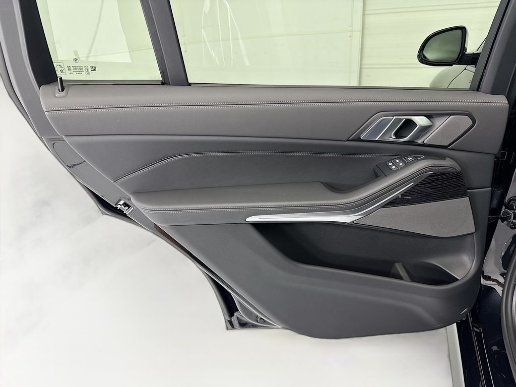 Thumbnail: 2026 BMW X7 - 26