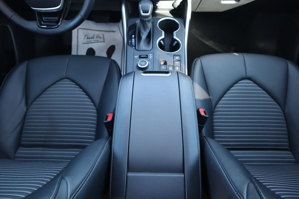 Thumbnail: 2023 Toyota Highlander - 16