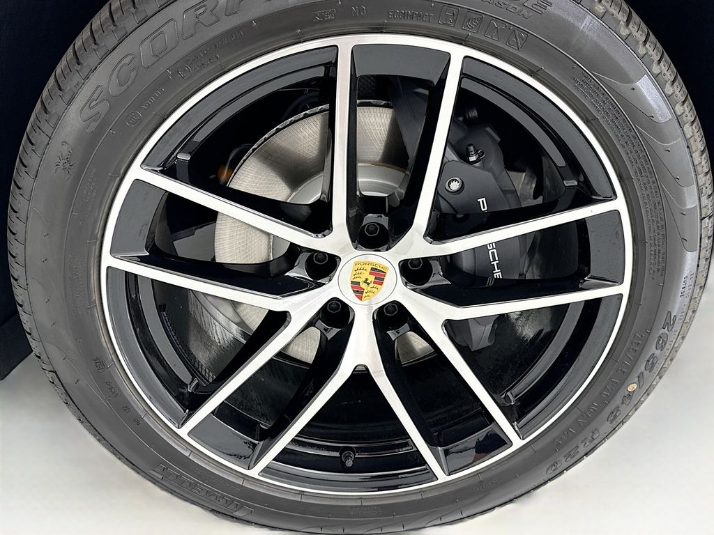 Thumbnail: 2026 Porsche Macan - 30