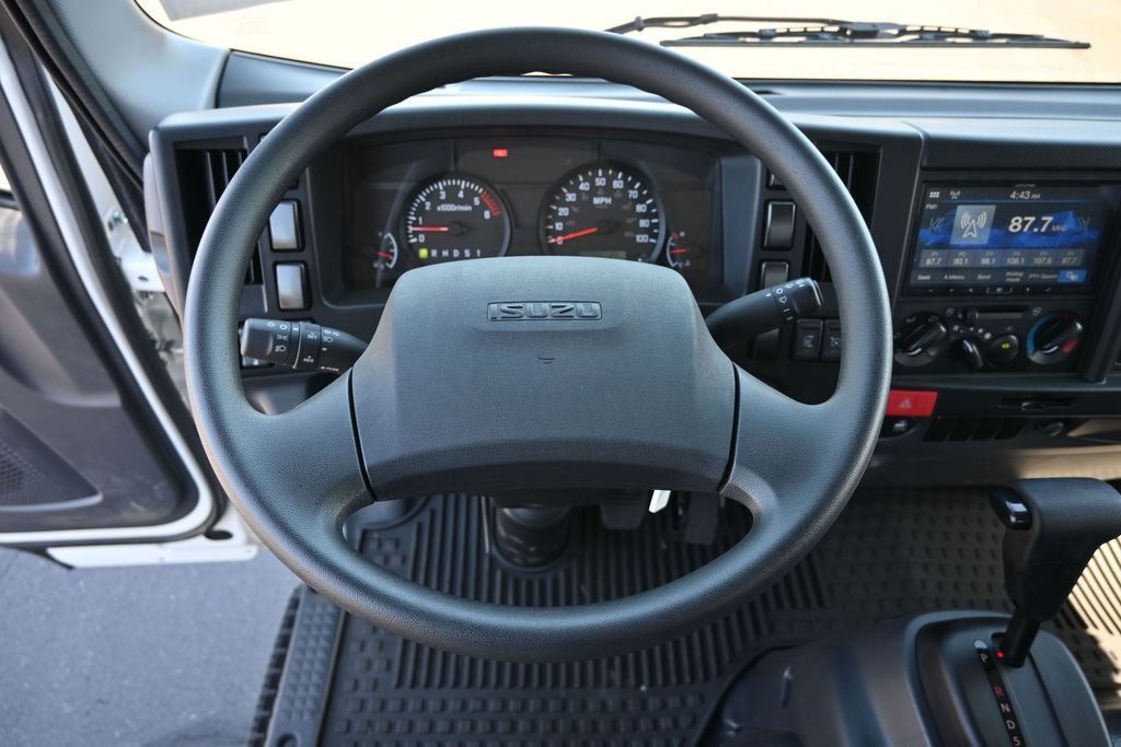 2025 Isuzu NPR HD 