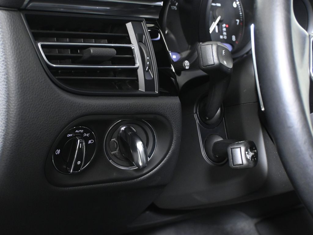 Thumbnail: 2024 Porsche Macan - 28