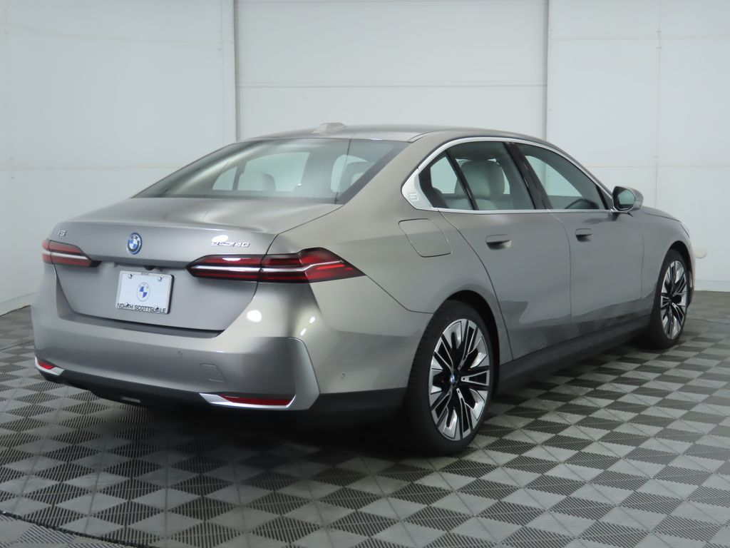 Thumbnail: 2026 BMW i5 - 5