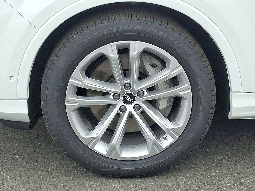 Thumbnail: 2026 Audi Q7 - 5