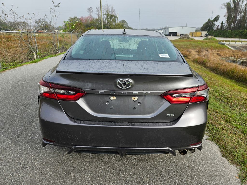 2021 Toyota Camry SE 4