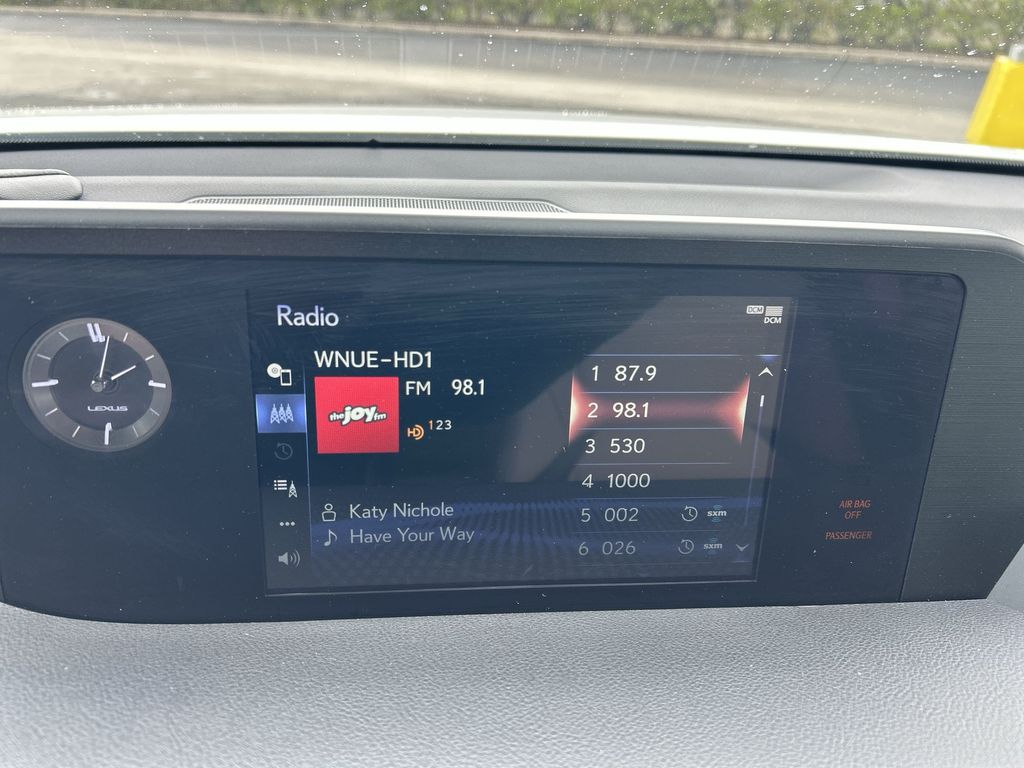 Thumbnail: 2021 Lexus ES - 23