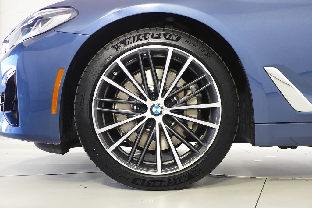 Thumbnail: 2023 BMW 5 Series - 5